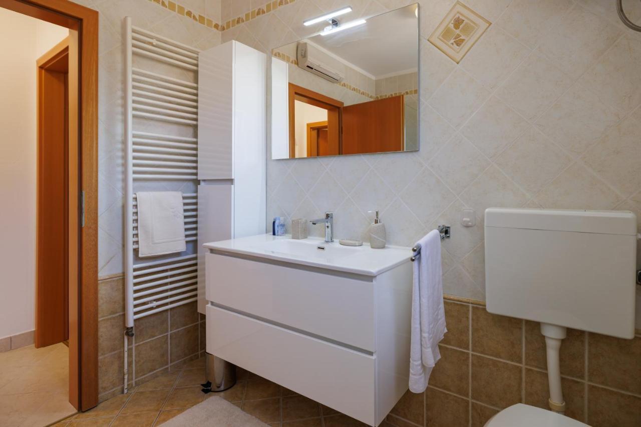 Apartman La Vista E' Bella Kornić Buitenkant foto